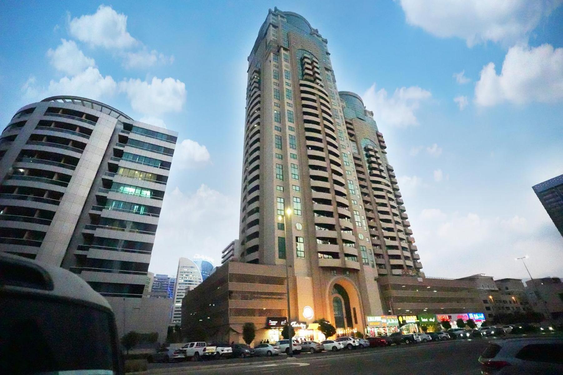 Metropolis View Partition Near Internet Metro Homestay *