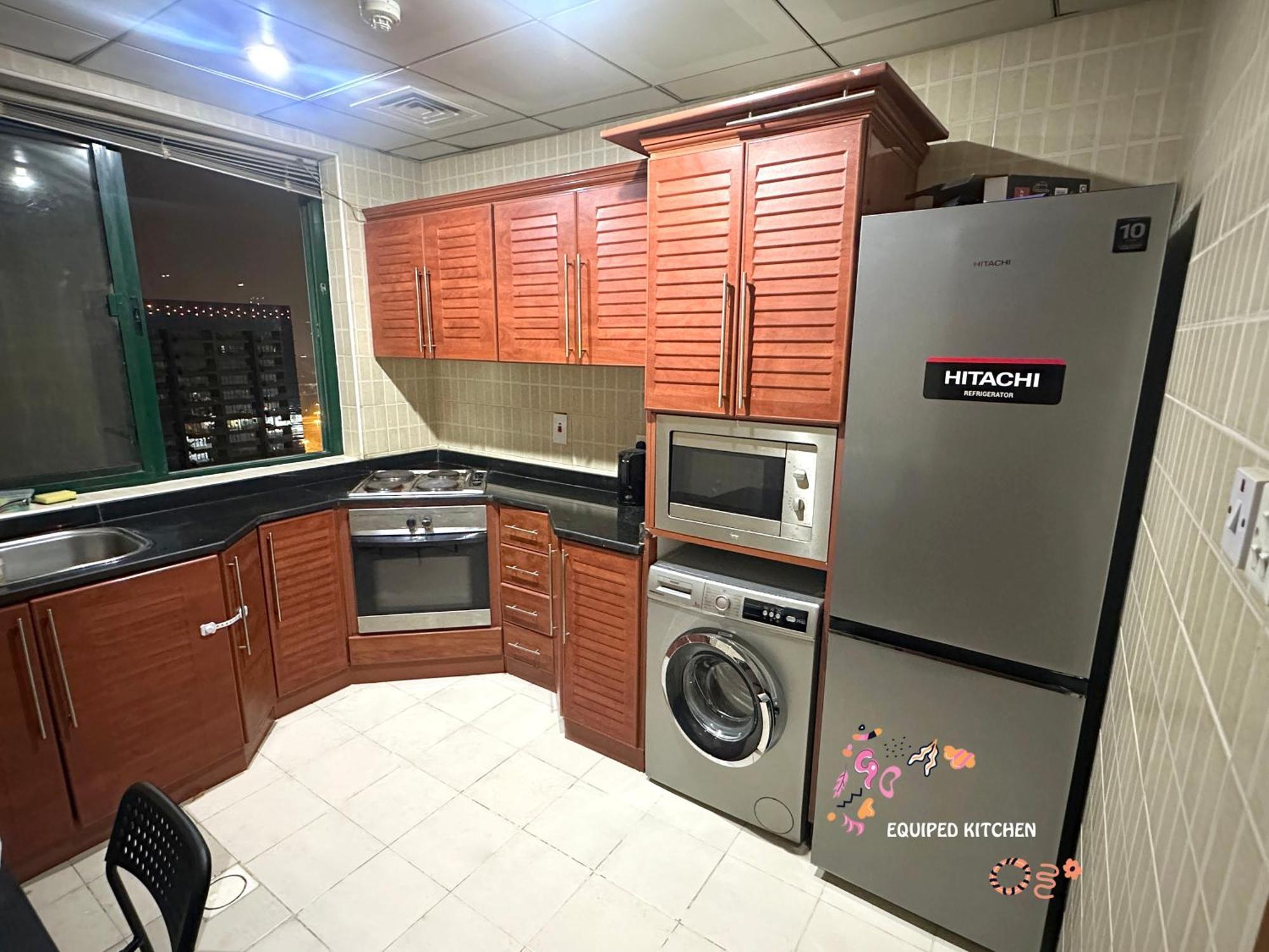 Metropolis View Partition Near Internet Metro Homestay Dubai