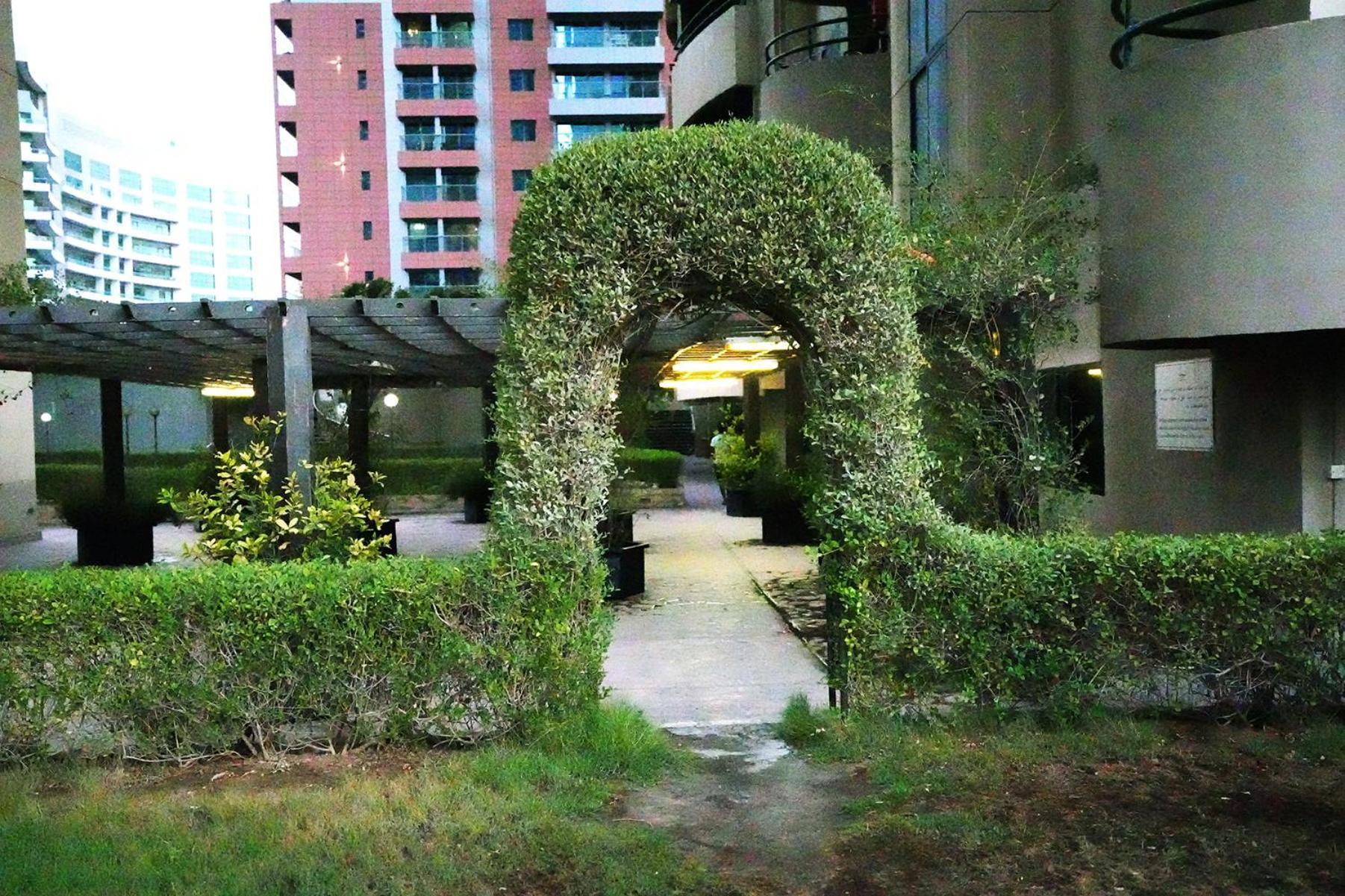 Metropolis View Partition Near Internet Metro Homestay *