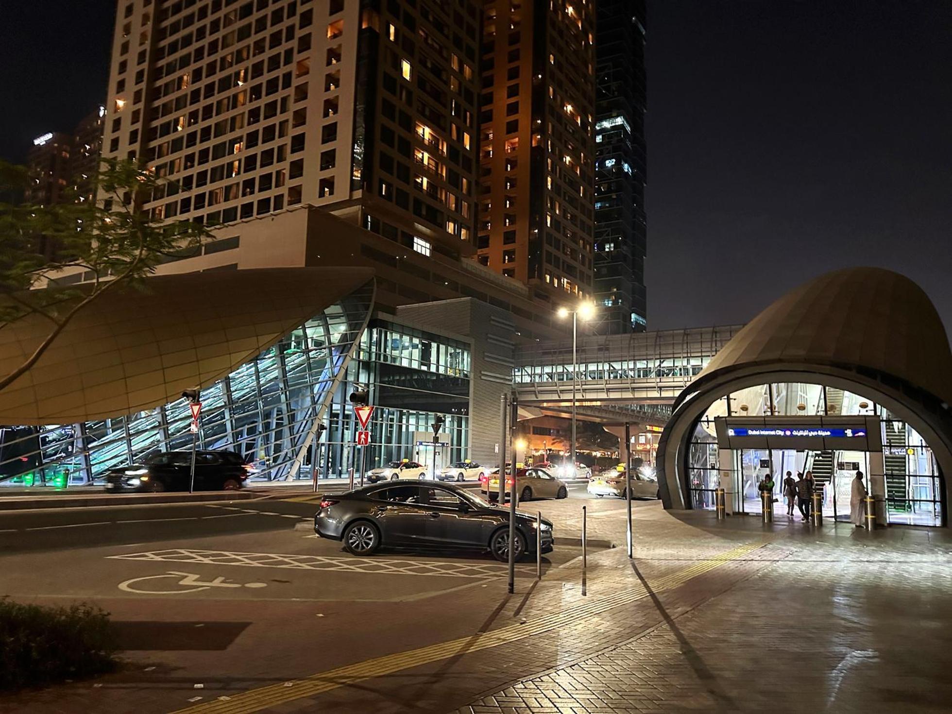 Homestay Metropolis View Partition Near Internet Metro Dubai